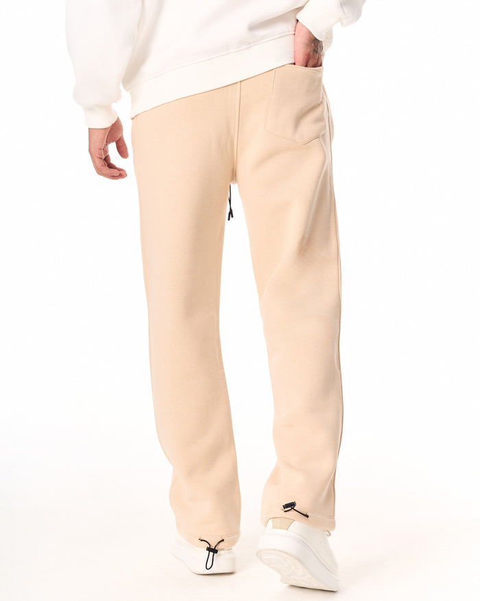 Martin Valen 1881 oversized beige men's jogger, rear close-up showing back patch pocket and adjustable hem