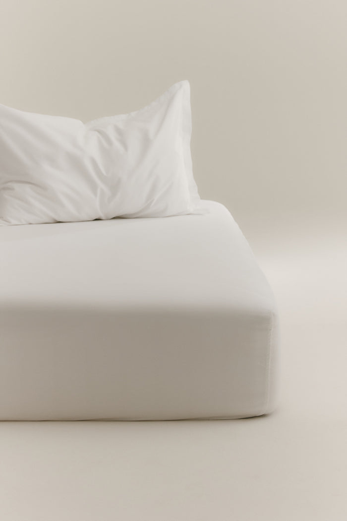 Fitted Sheet in White
