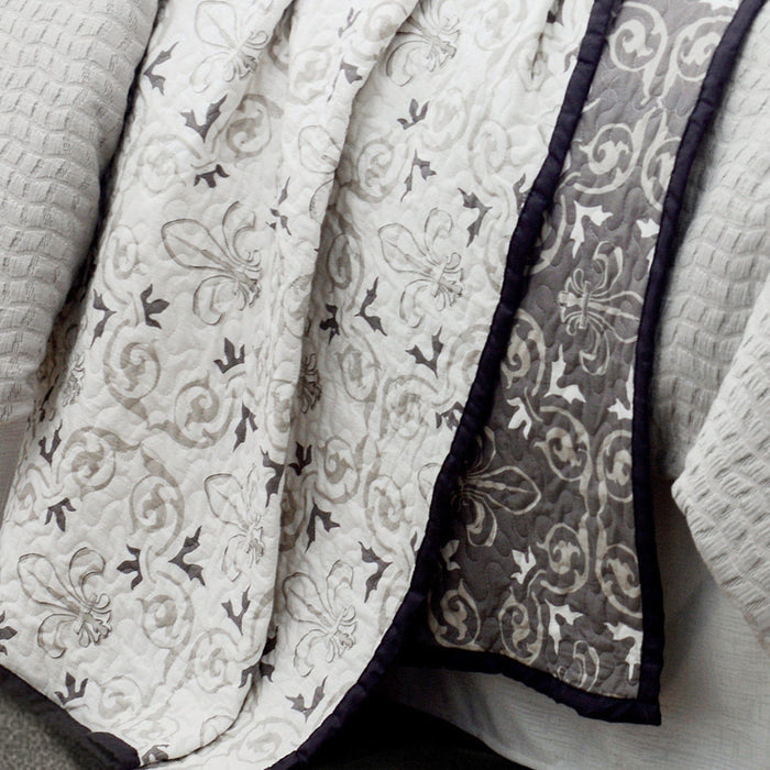 Fleur De Lis Reversible Quilt Set Quilt