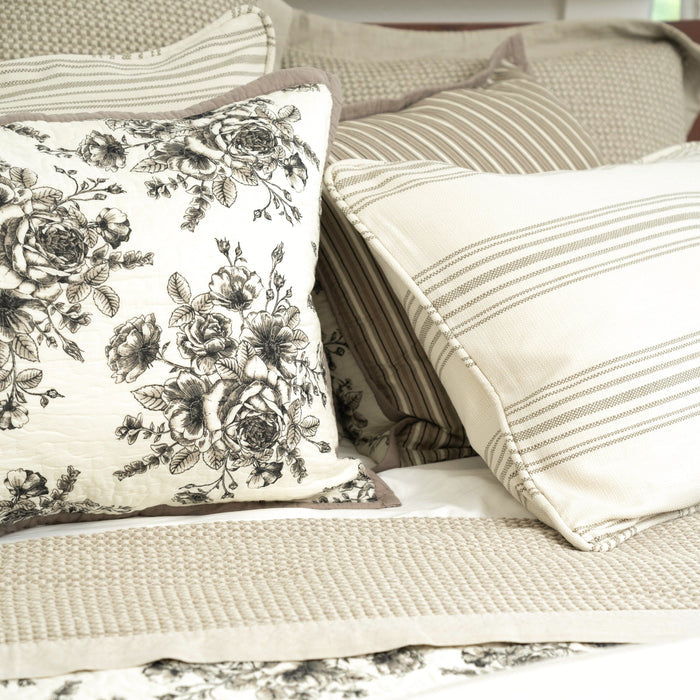 Lyla Floral Print Reversible Quilt Set Quilt