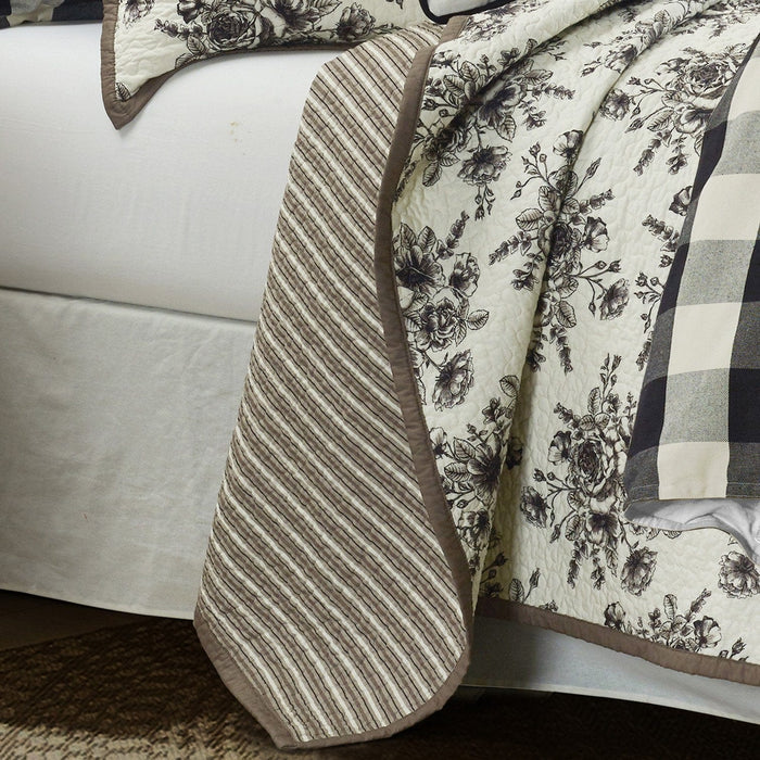 Lyla Floral Print Reversible Quilt Set Quilt