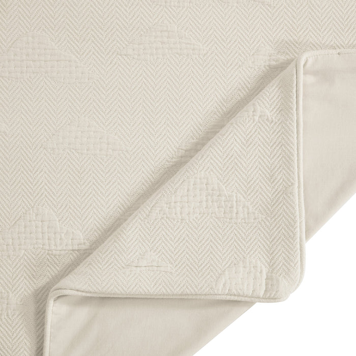 Pikes Peak Matelassé Bedding Set